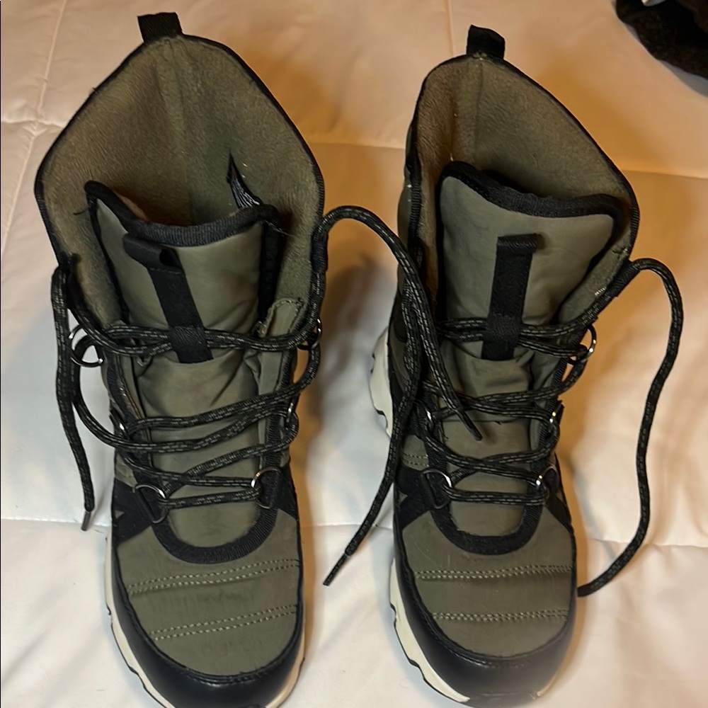 Stylish Green and Black Winter Boots